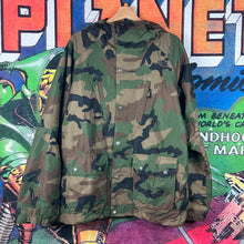 Load image into Gallery viewer, The North Face Camo Zip Up Windbreaker Jacket Size S