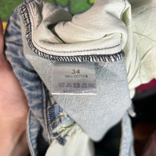 Load image into Gallery viewer, NWT Vale All Star Denim Size 34”