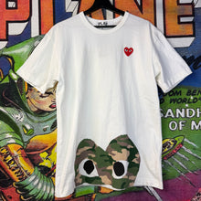 Load image into Gallery viewer, CDG Camouflage Bottom Heart Tee Size XL
