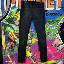 Load image into Gallery viewer, Amiri Skinny Distressed Jeans Size 31”
