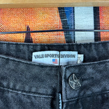 Load image into Gallery viewer, NWT Vale Forever Cosmo Jeans Size 34”