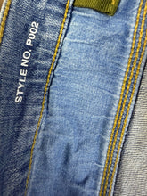 Load image into Gallery viewer, Purple Brand P1000 Light Washed Distressed Jeans Size 32
