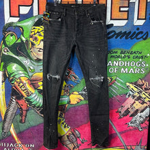 Load image into Gallery viewer, Purple Brand Ripped Black Skinny Jeans Size 32”
