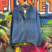 Load image into Gallery viewer, Vintage 90s Wrangler Denim Jacket Size XL
