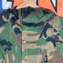Load image into Gallery viewer, The North Face Camo Zip Up Windbreaker Jacket Size S
