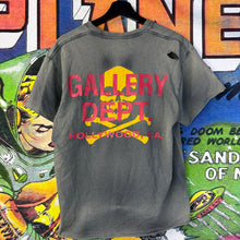 Load image into Gallery viewer, Gallery Dept. Skull &amp; Crossbones Grey Tee Shirt Size Medium
