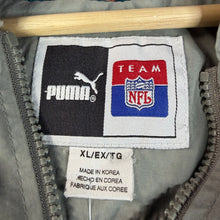 Load image into Gallery viewer, Y2K Jacksonville Jaguars Windbreaker Jacket Size XL￼

