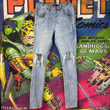 Load image into Gallery viewer, Purple Brand P1000 Light Washed Distressed Jeans Size 32
